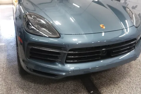 Reflections on the clean hood of a Porsche Cayenne