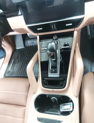 Porsche Cayenne: center console